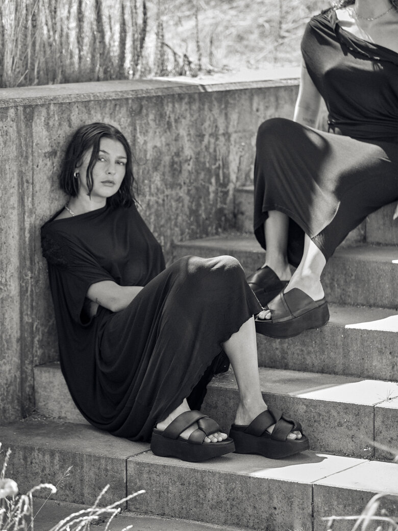 Sort Aarhus - Tight fit dress with wrinkle details