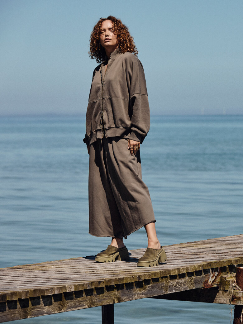 Lofina - Chunky high shoe without a heel cap.