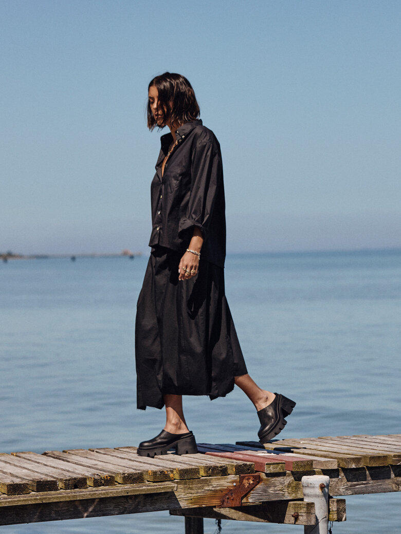 Lofina - Chunky high shoe without a heel cap.