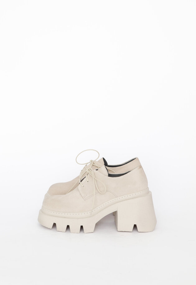 Lofina - Feminine shoe with laces