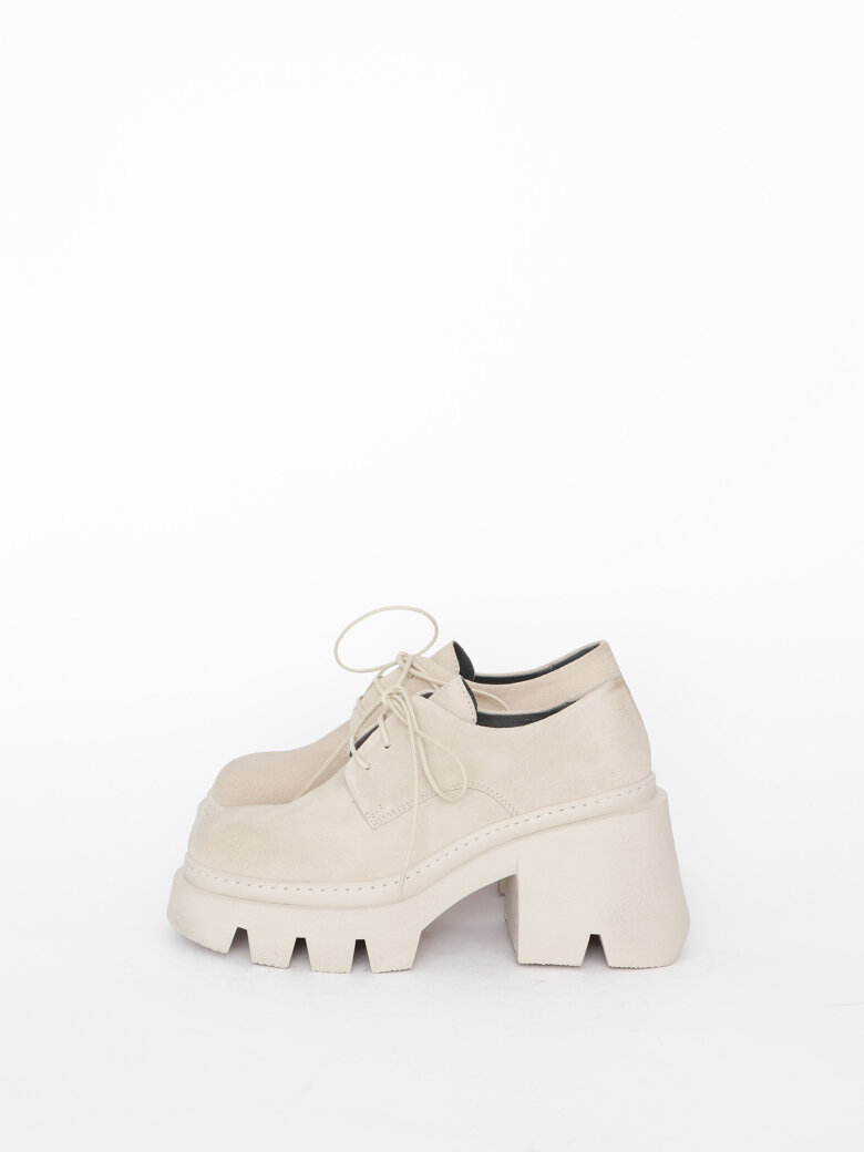 Lofina - Feminine shoe with laces