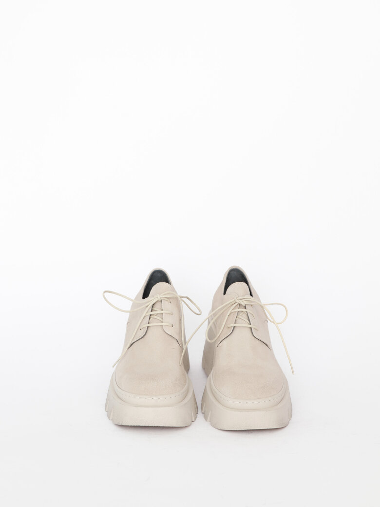 Lofina - Feminine shoe with laces