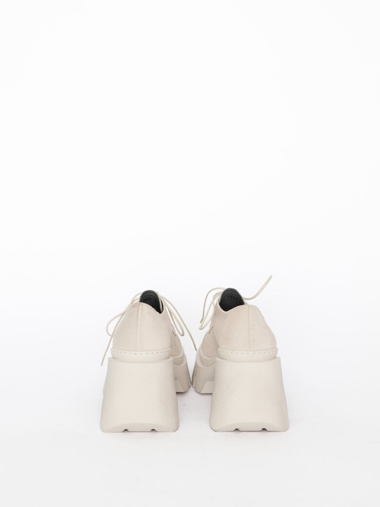 Lofina - Feminine shoe with laces