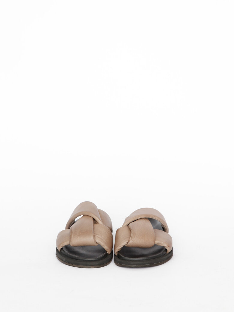 Lofina - Sandal with twist detail and leather sole