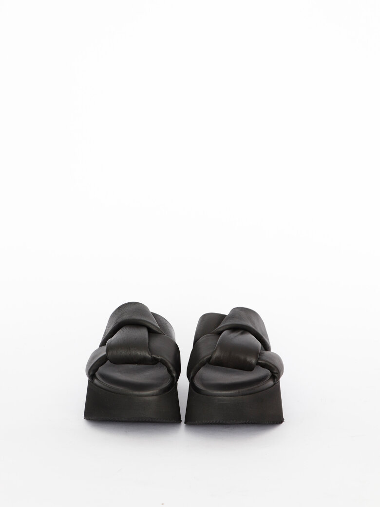 Lofina - Chunky sandal with twist detail