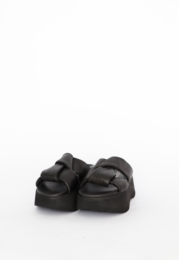 Lofina - Chunky sandal with twist detail