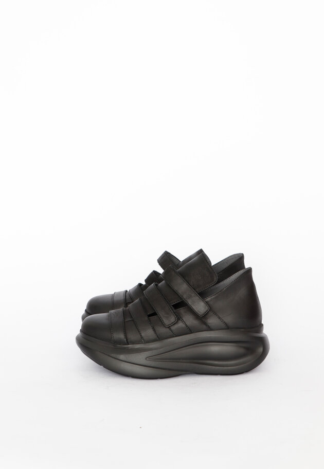 Lofina - Sneakers with velcro closure
