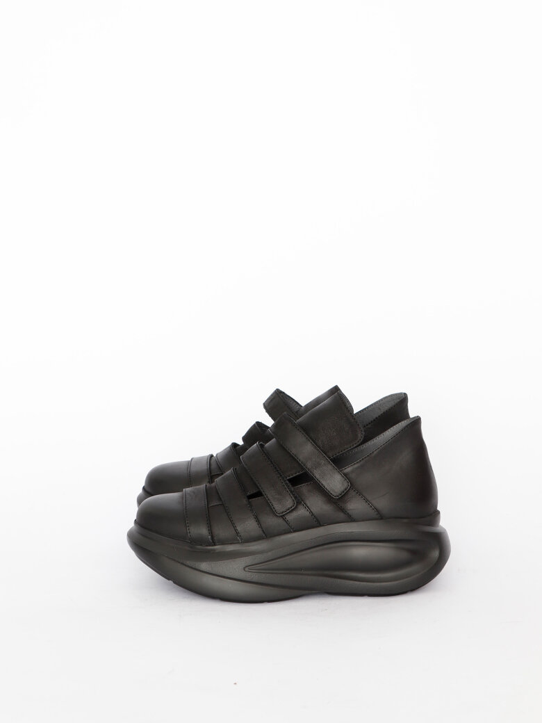 Lofina - Sneakers with velcro closure