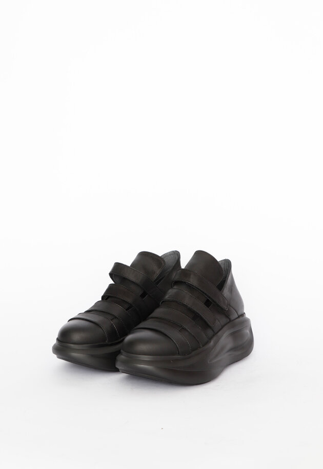 Lofina - Sneakers with velcro closure