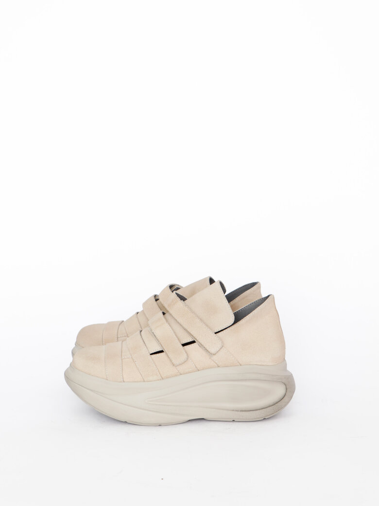 Lofina - Sneakers with velcro closure