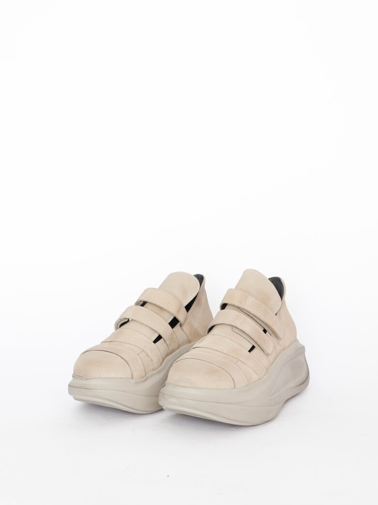 Lofina - Sneakers with velcro closure