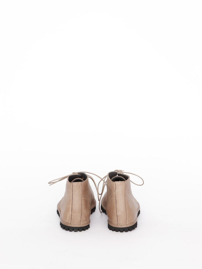 Lofina - Desert boot with a flexible sole
