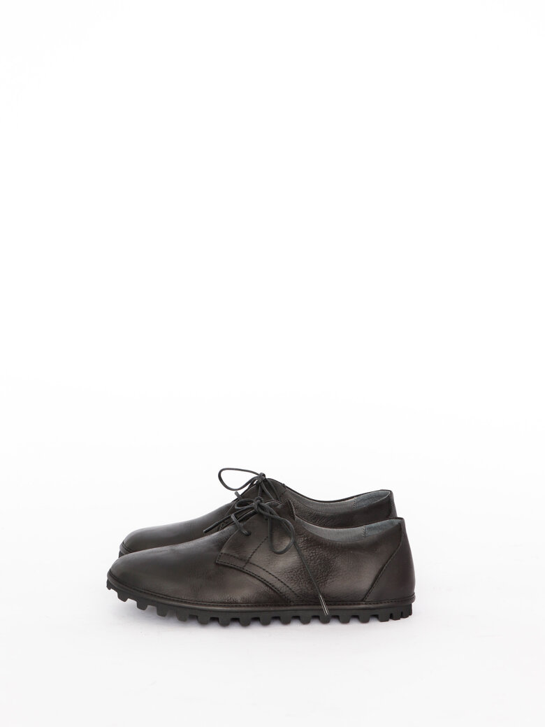 Lofina - Shoe with a flexible sole