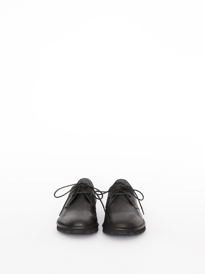 Lofina - Shoe with a flexible sole