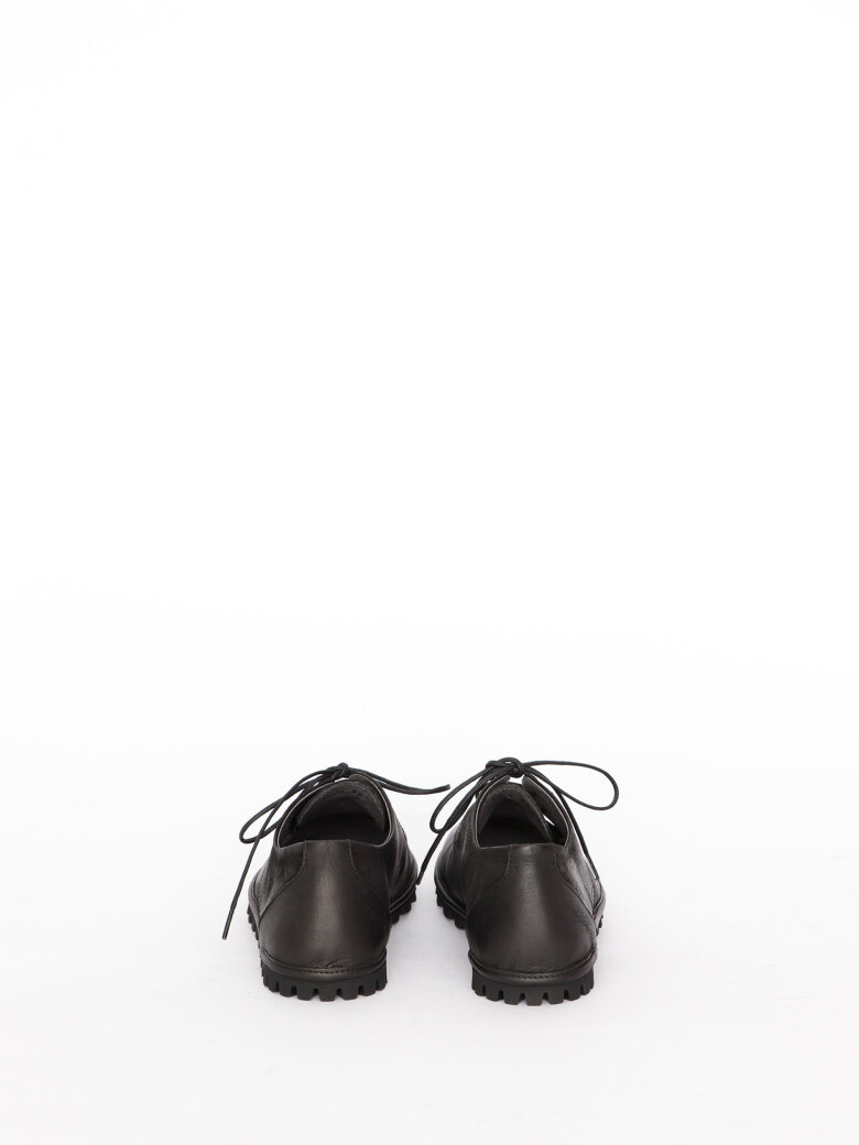Lofina - Shoe with a flexible sole
