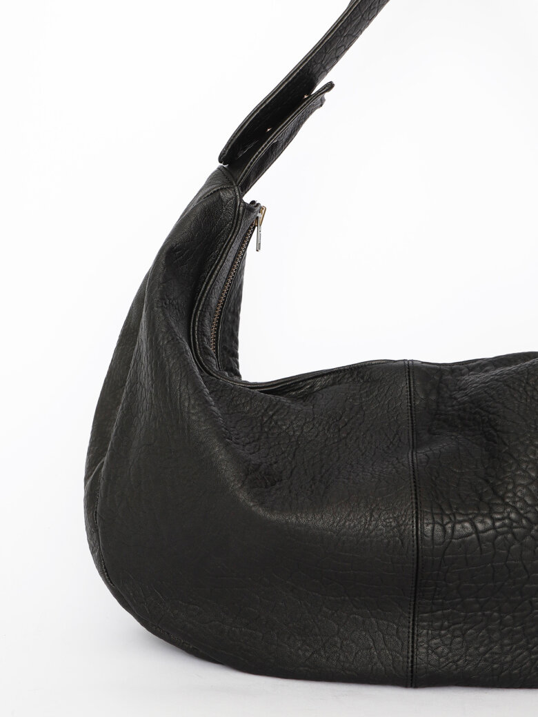 Sort Aarhus - Spacious shoulder bag with zipper