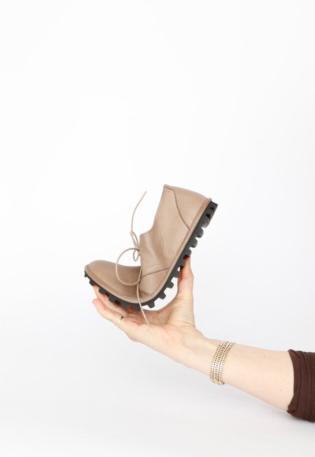 Lofina - Shoe with a flexible sole