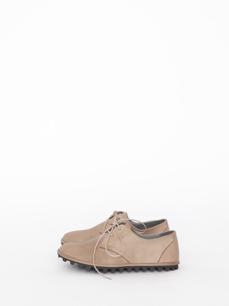 Lofina - Shoe with a flexible sole