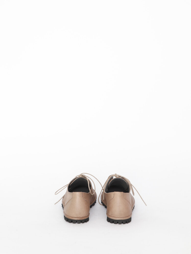 Lofina - Shoe with a flexible sole