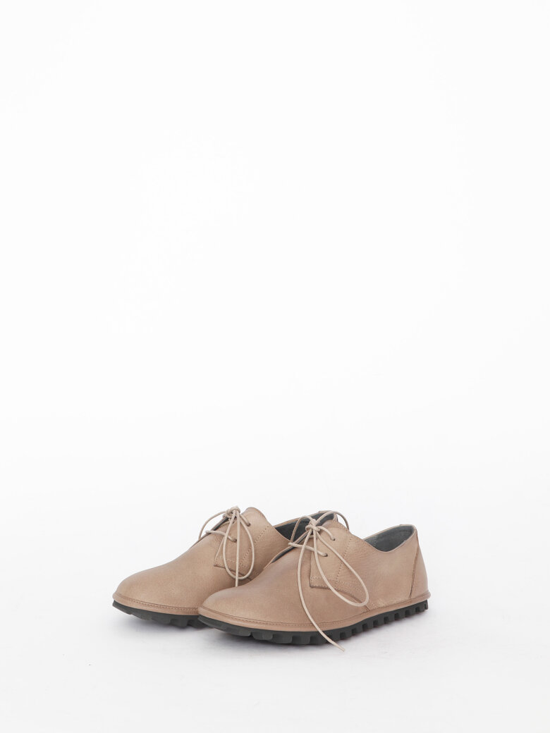 Lofina - Shoe with a flexible sole