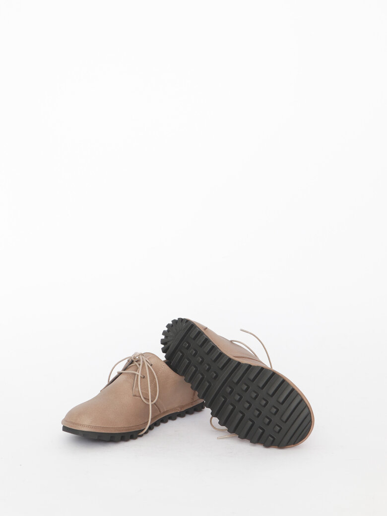 Lofina - Shoe with a flexible sole