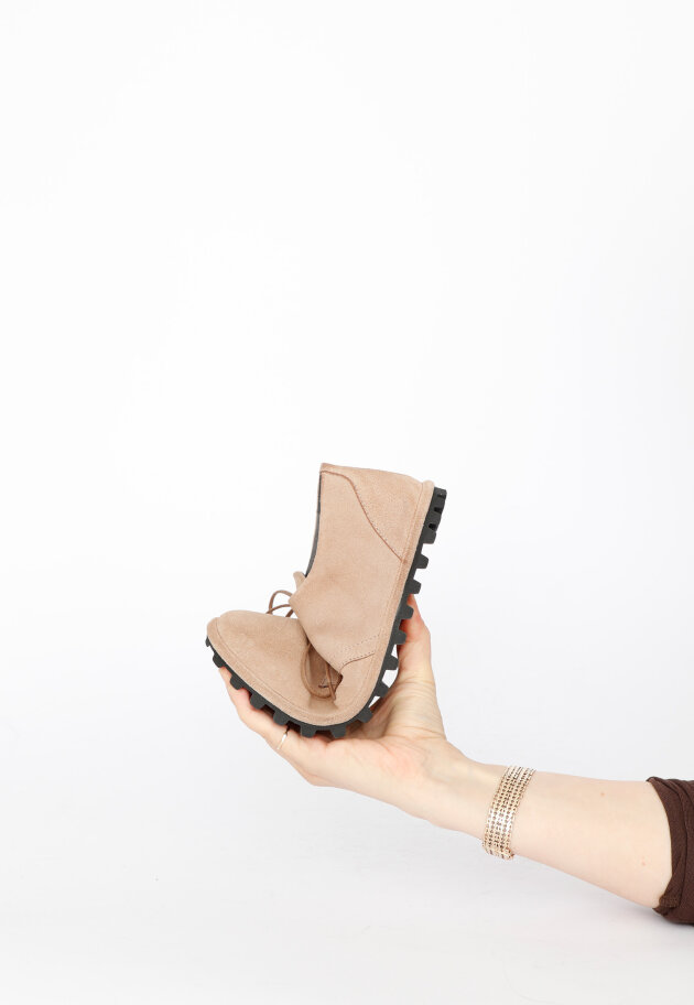 Lofina - Shoe with a flexible sole