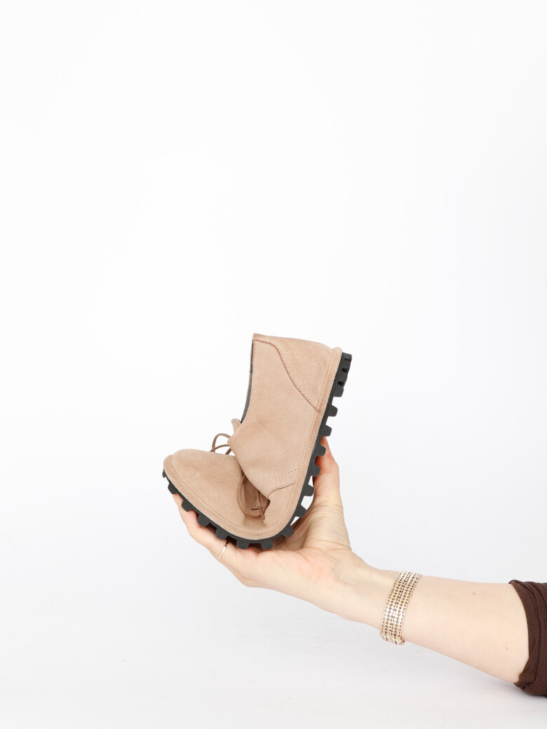 Lofina - Shoe with a flexible sole