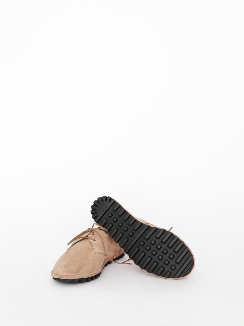Lofina - Shoe with a flexible sole
