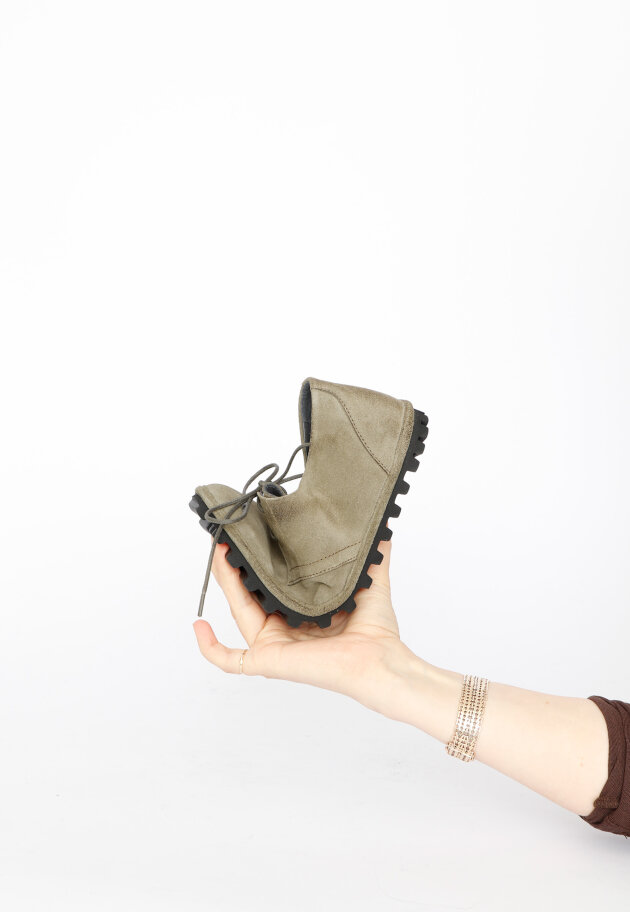 Lofina - Shoe with a flexible sole
