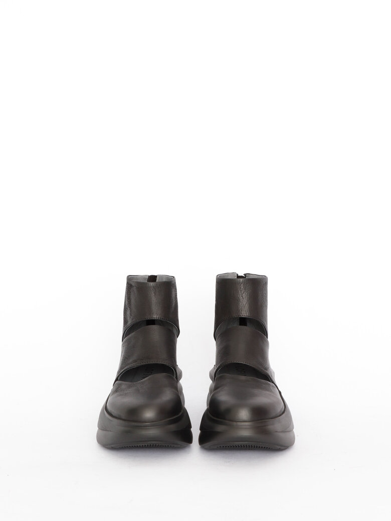 Lofina - Shoes with cut-outs
