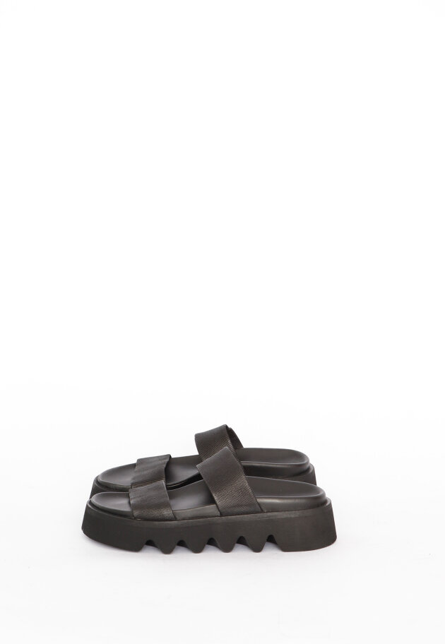 Lofina - Sandal med elastik rem