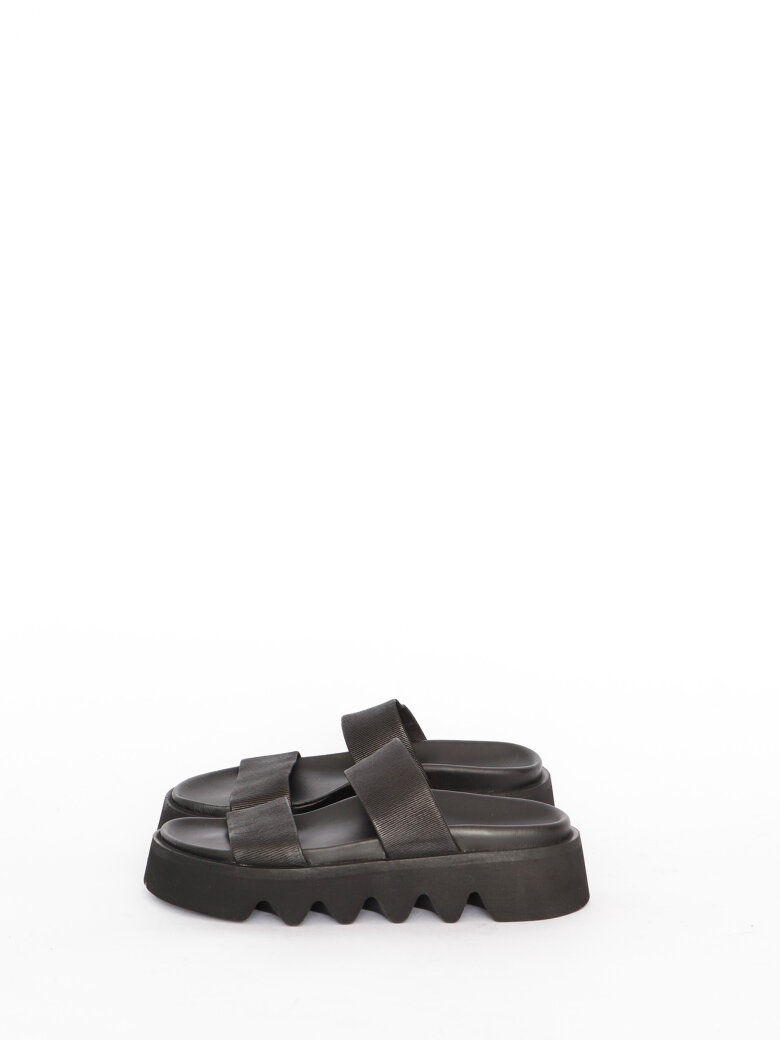 Lofina - Sandal with elastic strap