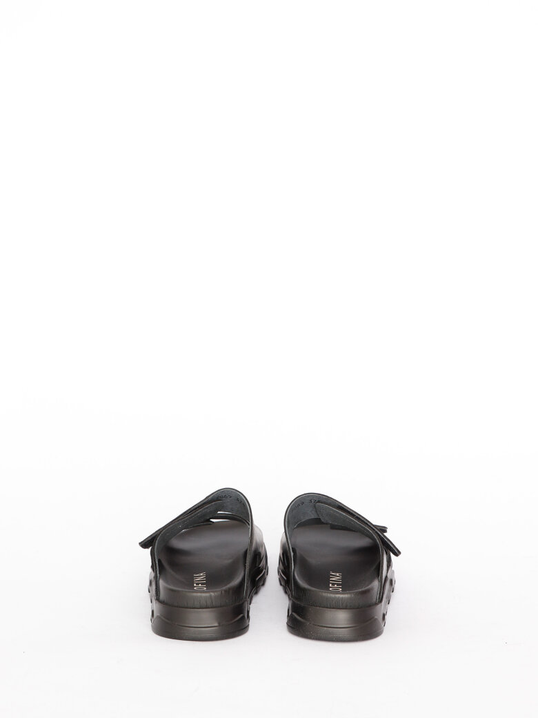 Lofina - Sandal with Velcro closure