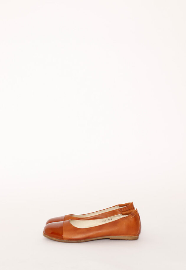 Lofina - Lofina ballerina with a shiny toe