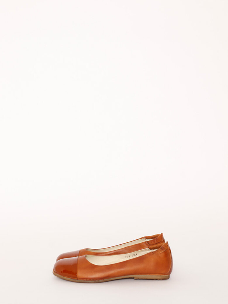 Lofina - Lofina ballerina with a shiny toe