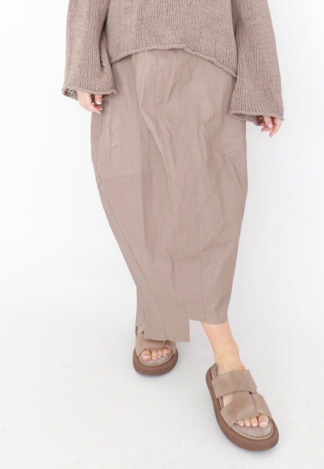 Puffed leather skirt with pockets