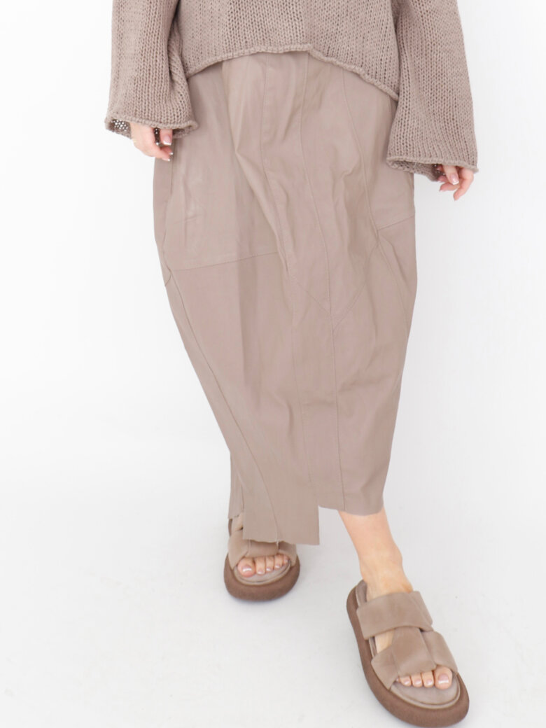 Puffed leather skirt with pockets