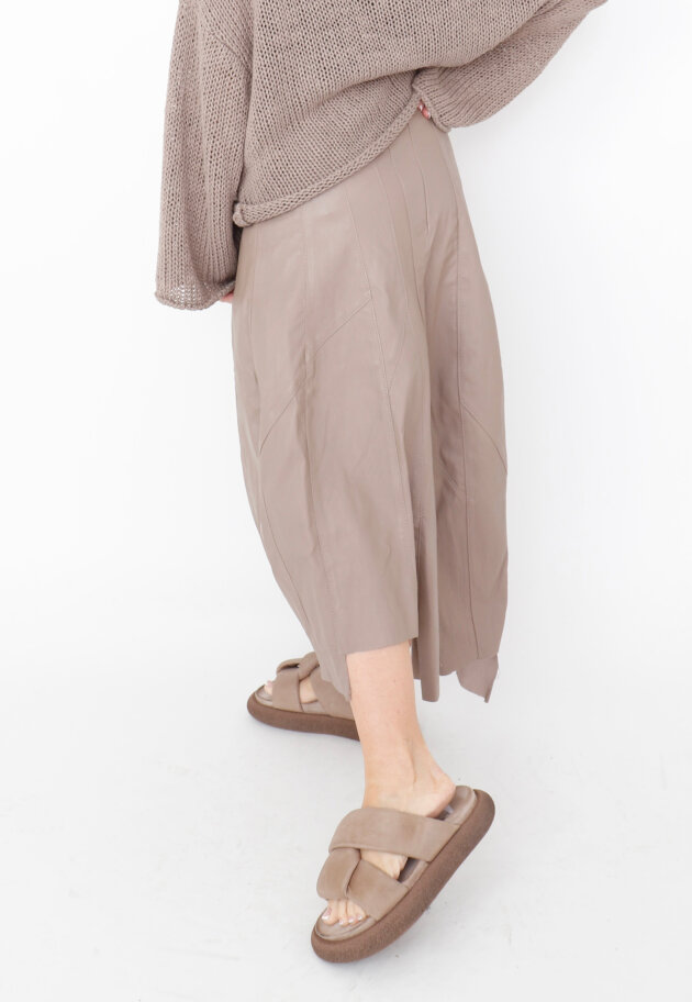 Puffed leather skirt with pockets