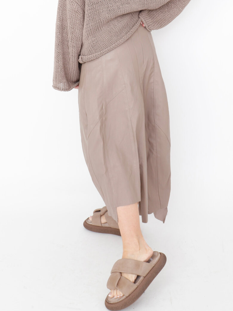 Puffed leather skirt with pockets