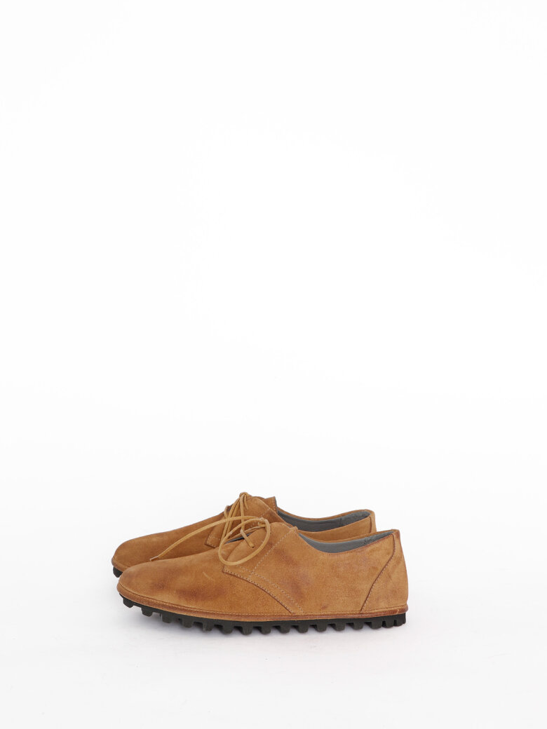 Lofina - Shoe with a flexible sole