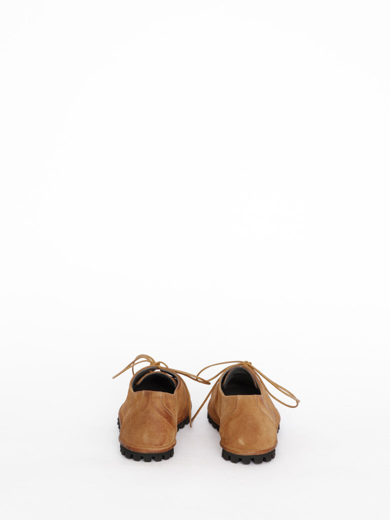Lofina - Shoe with a flexible sole