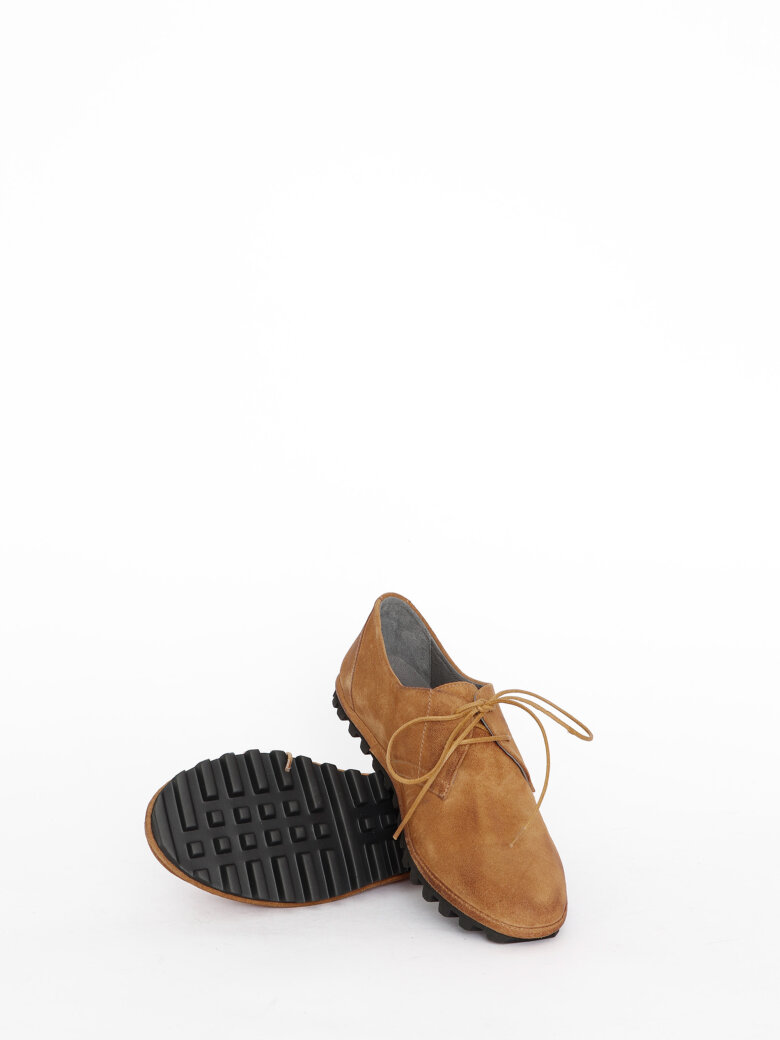 Lofina - Shoe with a flexible sole