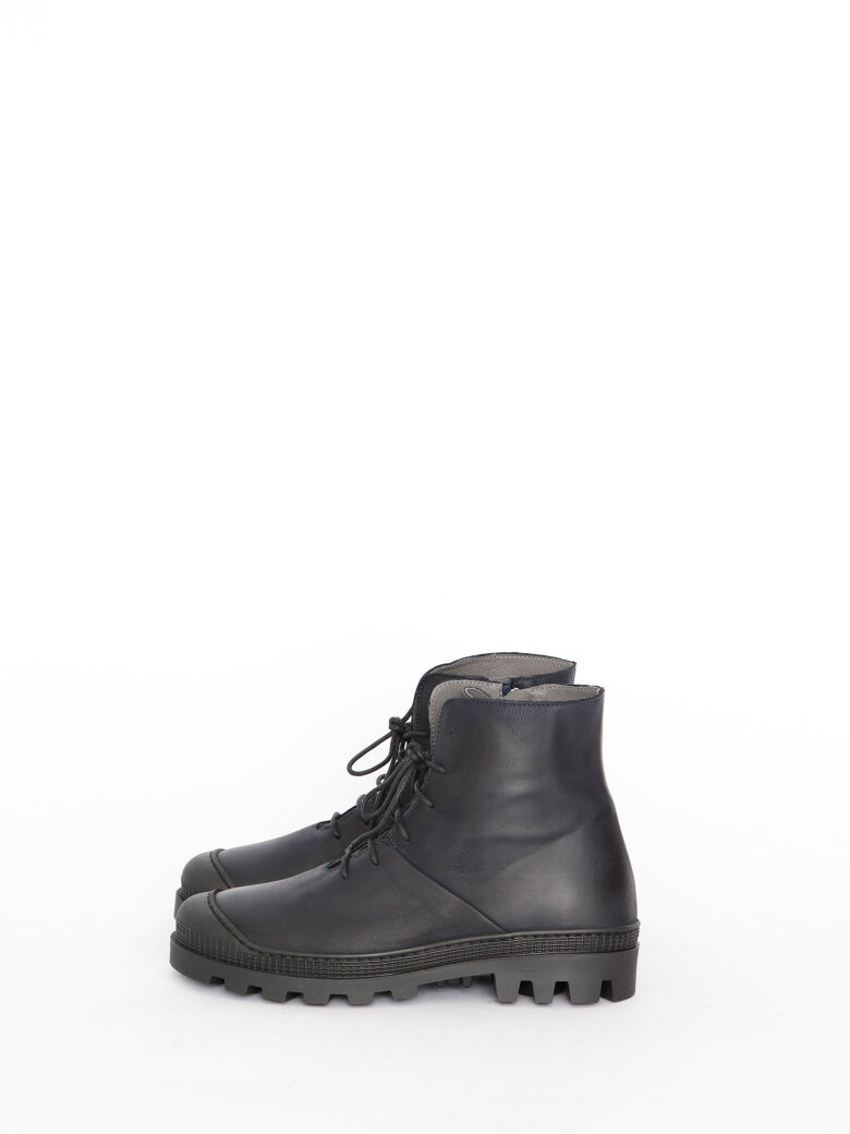 Lofina - Boot with laces and zipper