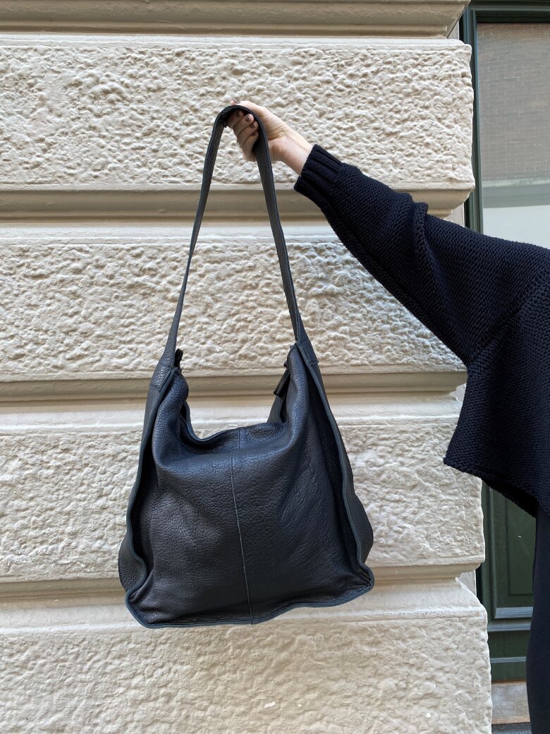 Sort Aarhus - Shrunked leather bag with zipper