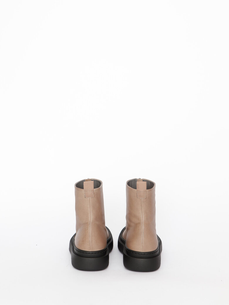 Lofina - Short boot with front zipper