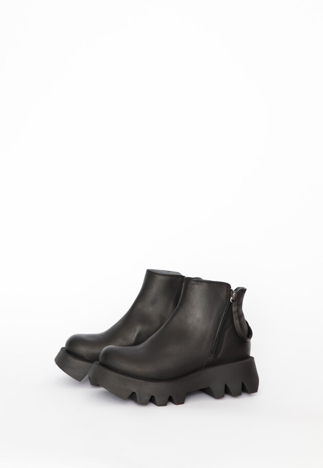 Lofina - Short boot with zipper in both sides