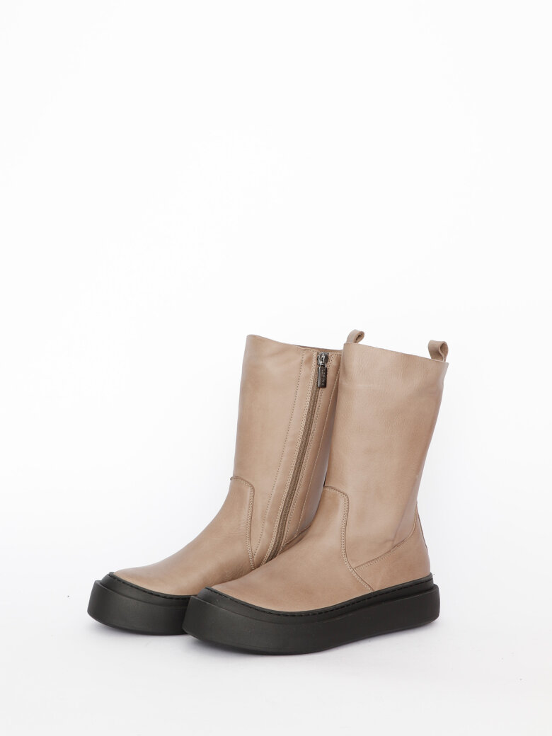 Lofina - Boot with loose leather shaft and zipper