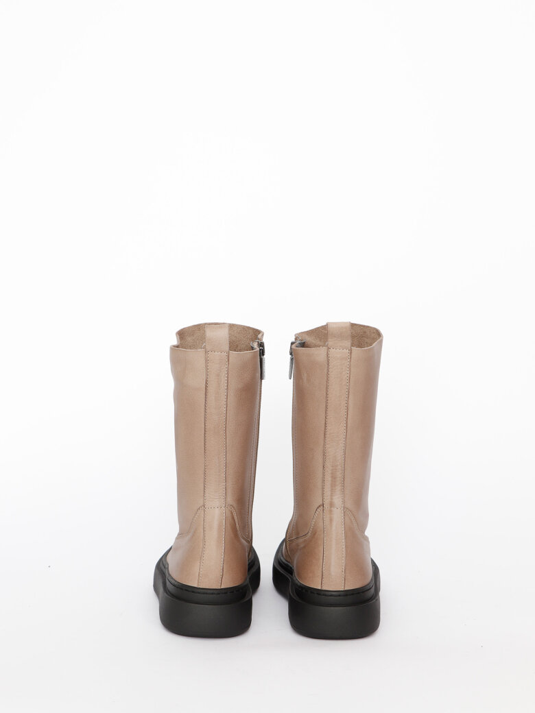 Lofina - Boot with loose leather shaft and zipper