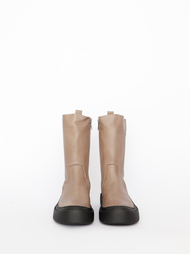 Lofina - Boot with loose leather shaft and zipper
