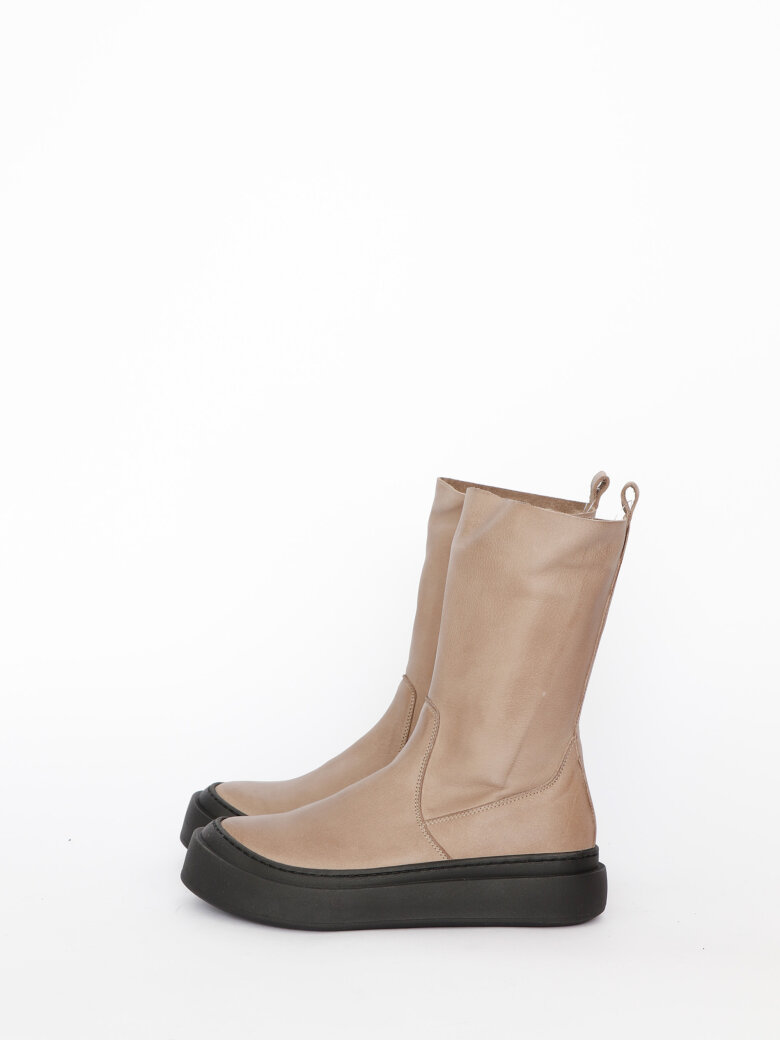 Lofina - Boot with loose leather shaft and zipper